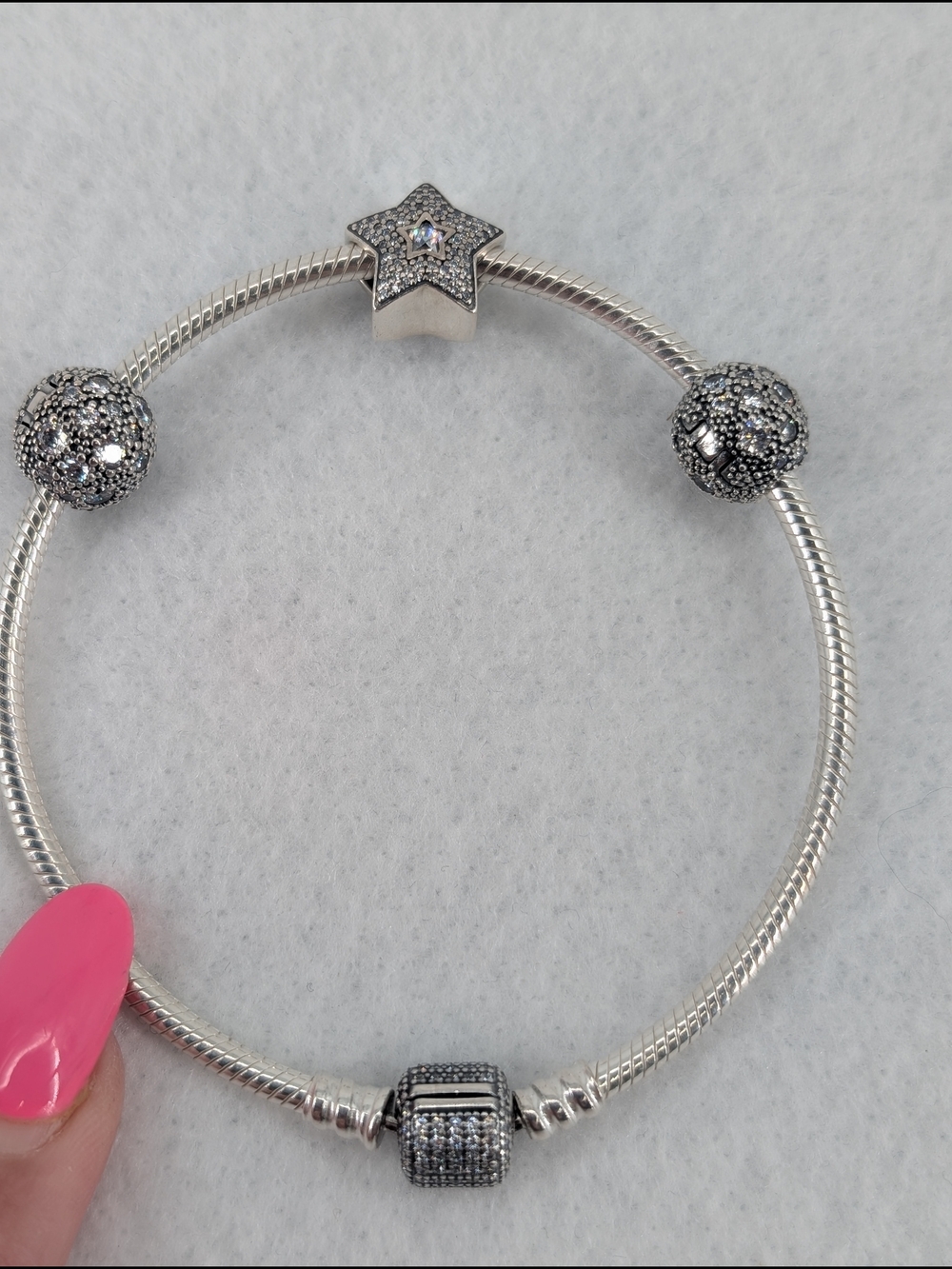 Pandora sterling silver snake chain bracelet decorated with a pavé-set star